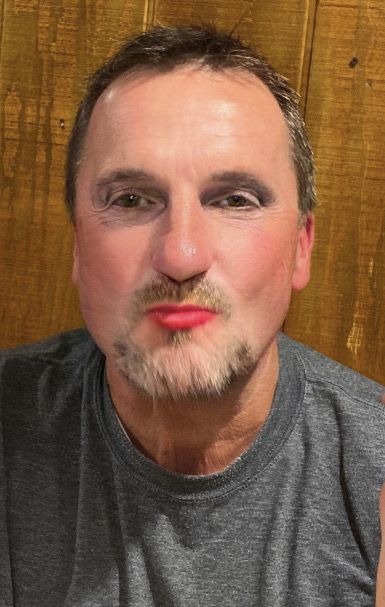 Man wearing Kamalatoe Teeshirt